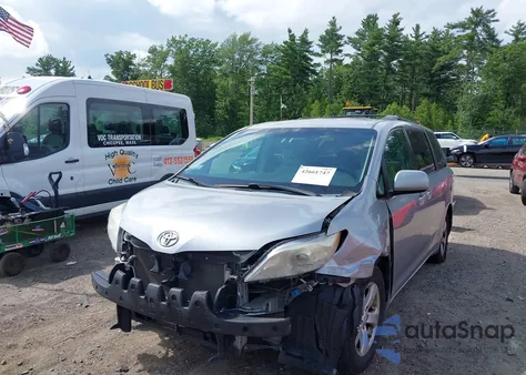 2011 Toyota Sienna Le V6 from USA, damaged, VIN 5TDKK3DC5BS074331